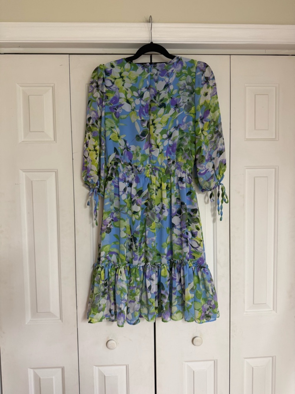 Taylor Women’s Chiffon Smocked Tiered Dress Floral Spring Lightweight Size 10 - Picture 4 of 8